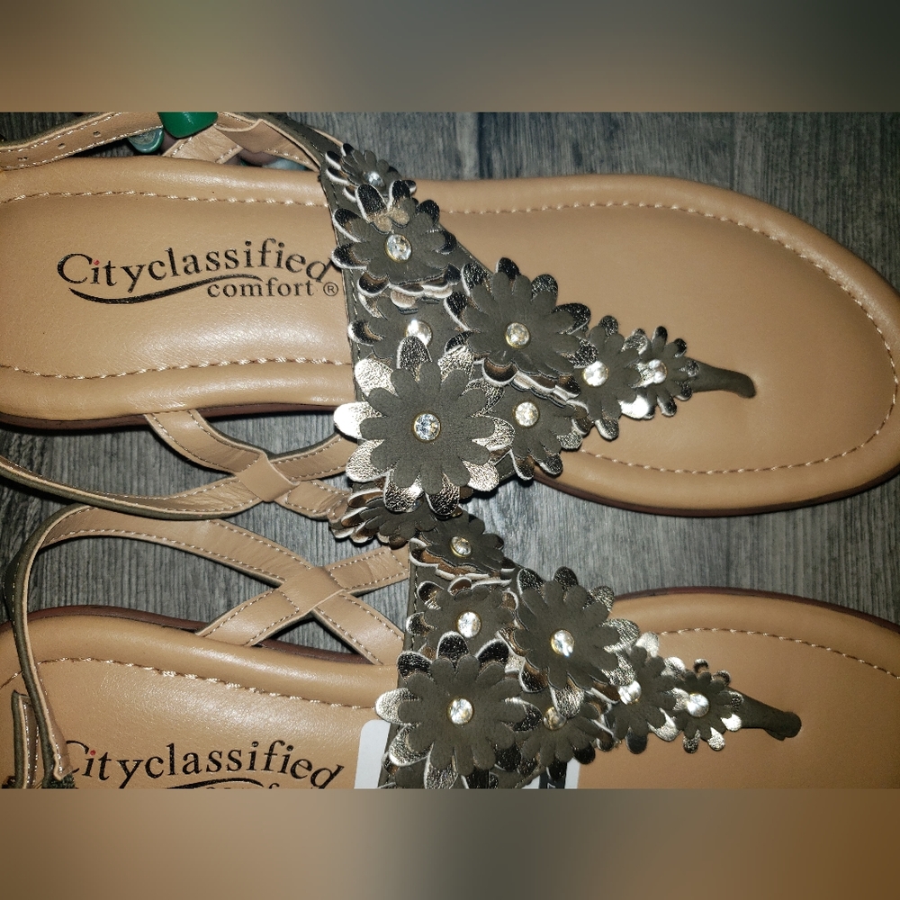 Floral pattern sandles